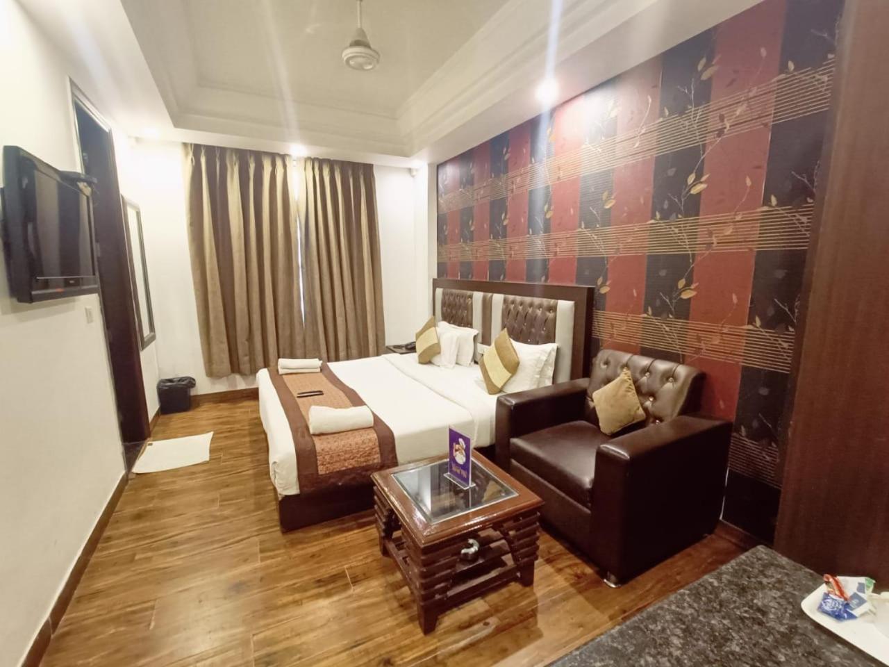 Hotel Waterfall Paschim Vihar Delhi Bagian luar foto