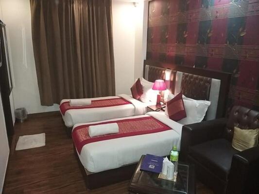 Hotel Waterfall Paschim Vihar Delhi Bagian luar foto