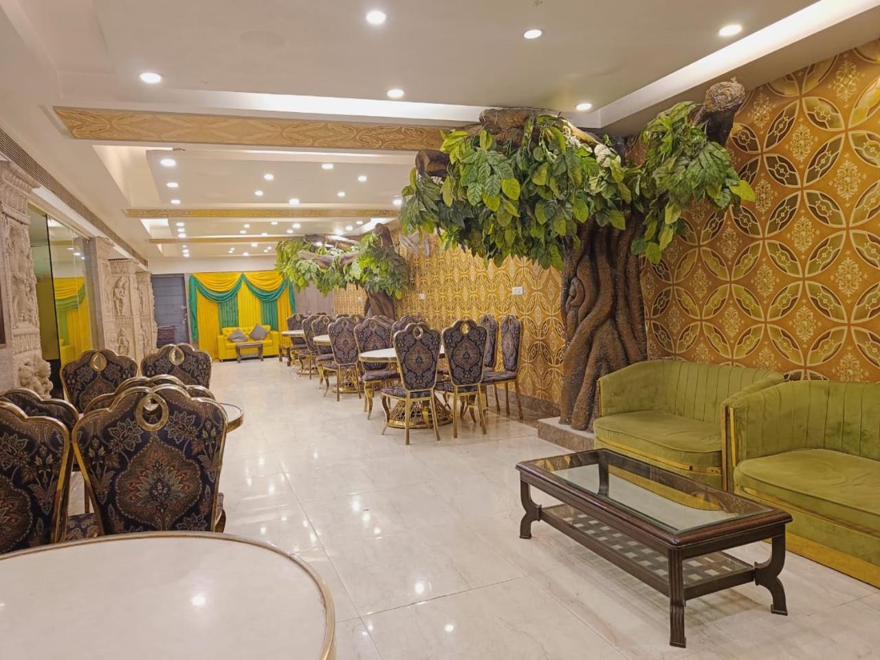 Hotel Waterfall Paschim Vihar Delhi Bagian luar foto